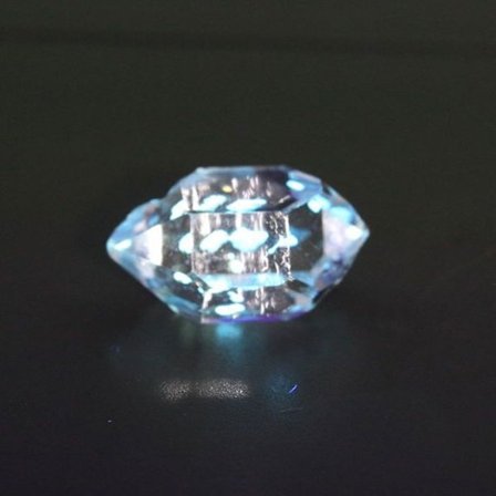 Stenar och mineraler. Quartz Petroleum. 2,12 ct. Balochistan, Pakistan.