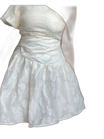 Vit omlott kortklänning med blommönster