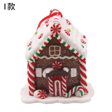 Julgransprydnad i plastlera, kreativ ny juldekoration i form av ett pepparkakshus.