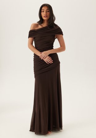 Bubbleroom Occasion - Off Shoulder Mesh Gown - Dark brown - Kläder