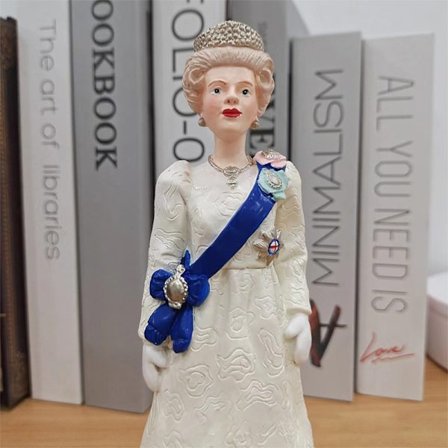 Queen Elizabeth Ii Doll Platinum Jubilee Toy Souvenir Royalty M Elizabeth Resin material