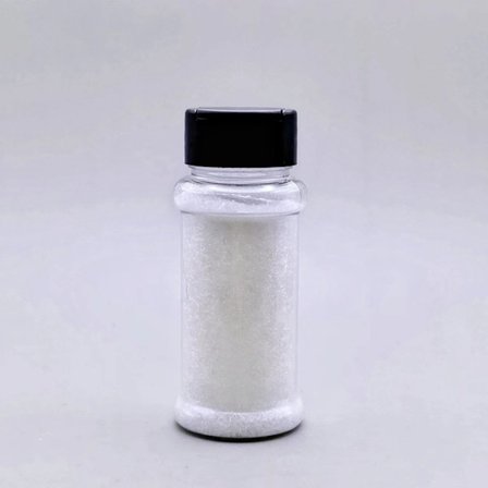 Krydderglass i plast med svarte sikteluker