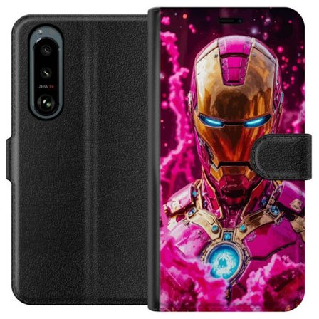 Kompatibelt Lommeboketui til Sony Xperia 5 III Klosset grønn figur i pikselert fantasiverden med trehus og dyr i retro spillmiljø