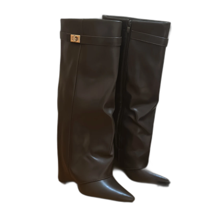 Bruna stövlar med spetsig tå