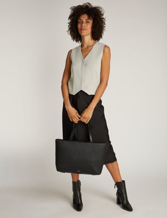 Calvin Klein Mini Line Quilt Medium Shopper - Black - ONE SIZE