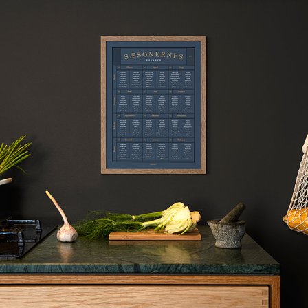 Plakat med Sæsonernes råvarer fra Gehalt — Stilren sæsonguide