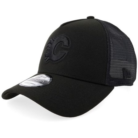 New Era - NHL Svart trucker Keps - Hatstore Exclusive x Calgary Flames 9FORTY Black A-frame Trucker @ Hatstore