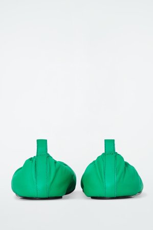 COS Women's Ballerine In Pelle Arricciate in Verde