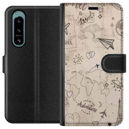 Yhteensopiva Lompakkokotelo Sony Xperia 5 IV Tulevaisuuden aseistettu sankari vaaleanpunaisessa ja kultaisessa puvussa, jossa hehkuvaa energiaa dramaa