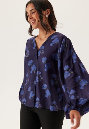 Happy Holly - Balloon Sleeve Blouse - 52/54