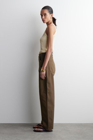 COS Women's Bay Vaqueros Barrel Leg in Beige