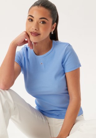 TOMMY JEANS - Tjw Slim Essential Rib Ss - Kläder - - Bubbleroom