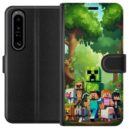 Yhteensopiva Lompakkokotelo Sony Xperia 1 IV Jämäkkä pikselöity pelimaailma, jossa vihreät hahmot ja eläimet rehevässä metsäympäristössä