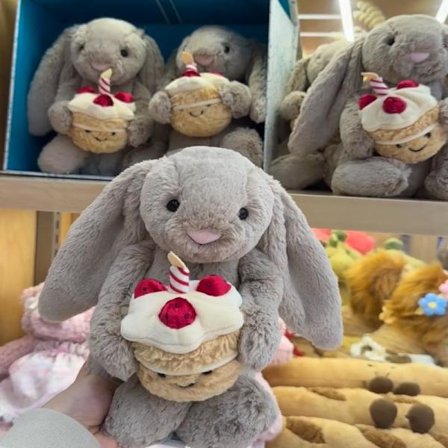 Jellycat Bartholomew kosedyr, myk og komfortabel, perfekt for barn, Valentinsdagsgaver, samleobjekter, 31 cm kanin som holder en kake.