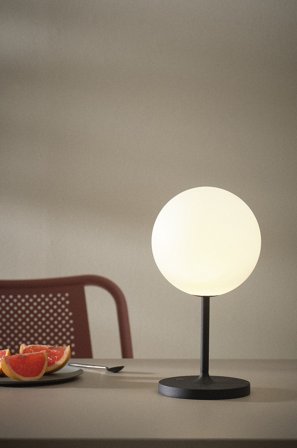 Jotex - OSSA bærbar lampe Svart marmor izmir/røykfarget mattsvart - Kjøp Utebelysning hos Jotex