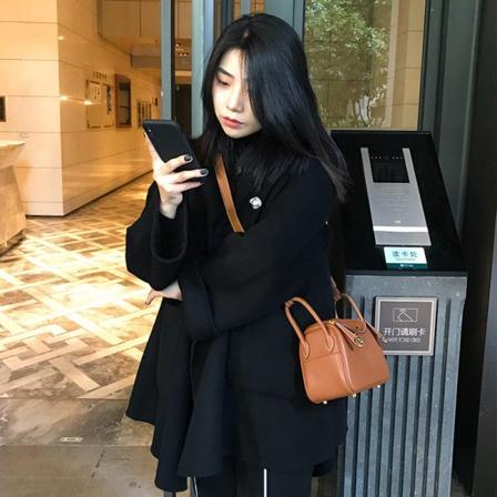 Naisten nahkainen käsilaukku First Layer Nahkainen yhden olkapäällinen pieni käsilaukku Muoti Yksinkertainen Naisten Laukku Golden Brown