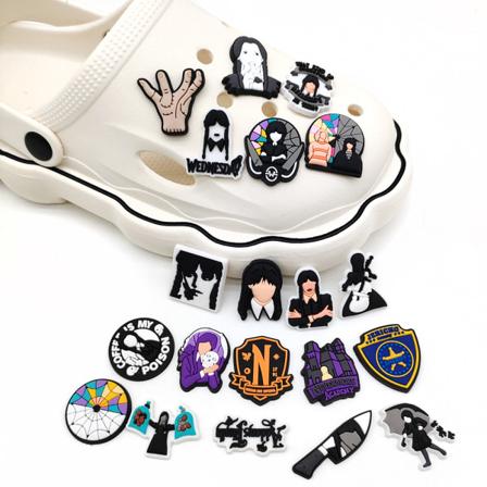 20 stk 3D Clogs Sandaler Ornamenter (Wednesday Addams), Sko Charms, Søte Sko Ornamenter for Clogs Sko Sandal Armbånd DIY
