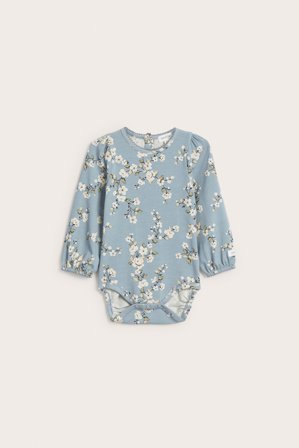 Newbie | Blommig body med puffärm | Ljusblå