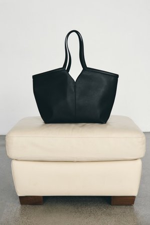 Laura Wittek x NA-KD Triangular Tote Bag - Tasker - Sort - One Size