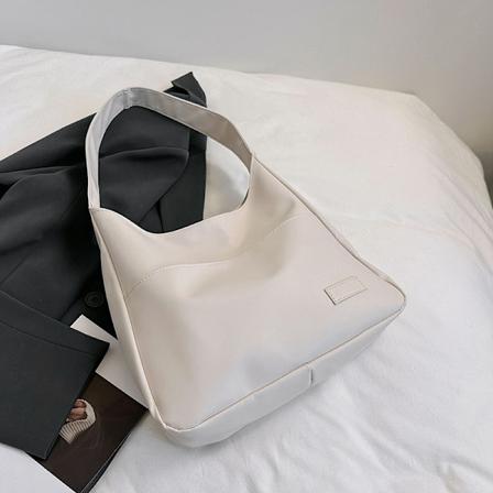 Stor Kapacitet Retro Ensfarvet Efterår Ny Textureret Tote Taske College Studerende Klassisk Skuldertaske Enkel Casual Taske Enkel Casual Taske White