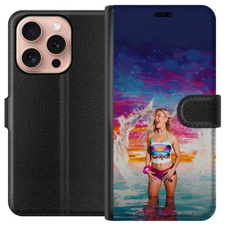 Kompatibel Tegnebogsetui til Apple iPhone 16 Pro Blond kvinde i farverigt strandtøj, der leger i havet ved solnedgang