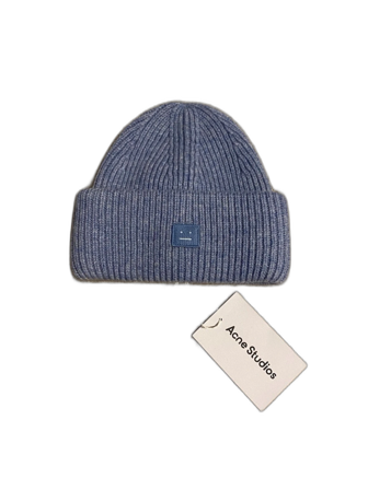 Blå ribbstickad mössa från Acne Studios