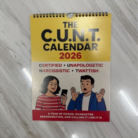 2026 Ny gränsöverskridande bästsäljare Amazon engelsk Highland Cow Katt Hund Kalender/Skrivbordskalender 17 Män och Kvinnor som Spelar på Sina 