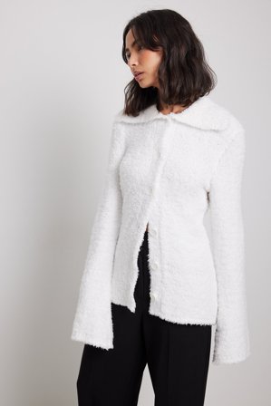 NA-KD - Fuzzy strikket cardigan med krage - Cardigan - OffHvit - Medium