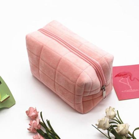 Kosmeettinen säilytyspussi Fur Makeup Organizer PINK Pink