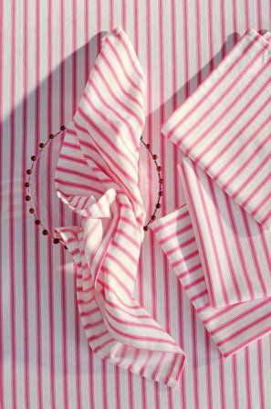 Jotex - Serviett 4-pakning rosa/vit - HENRI - Kjøp Servietter hos Jotex