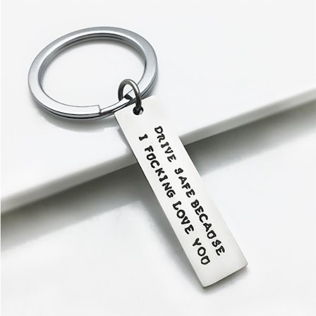 Personlig nyckelring med gravyr - skyddsängel nyckelring med namn - lyckobringande bilnyckelring personlig - idé passerat körkort present