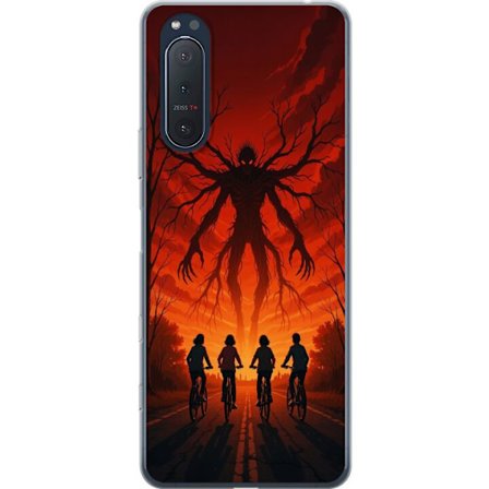 Kompatibelt Mobilskal till Sony Sony Xperia 5 II Mörk Stranger Things-inspirerad skräckillustration med röd himmel, monsterfigur och cyklande barn