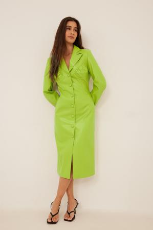 NA-KD Trend Robe mi-longue en faux cuir froncée sur la poitrine - Robes en similicuir - Vert - EU 36