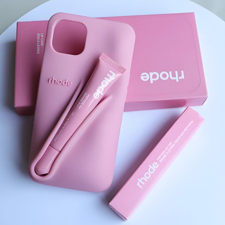 Rhode 2-i-1 silikondeksel med lipglossholder, beskyttende telefondeksel, kompatibelt med iPhone, tilgjengelig i 9 farger lys rosa Light pink iphone15