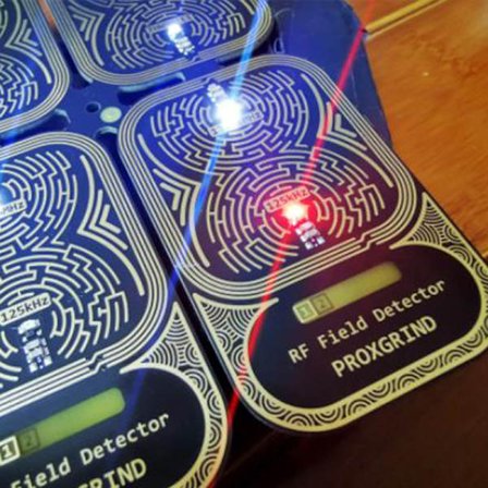 Pieni kannettava Proxgrindin kaksitaajuinen RFID-kenttätunnistin