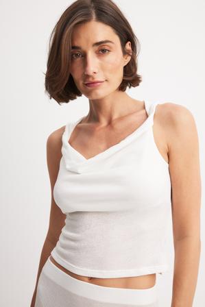 Ashton Wood x NA-KD Haut torsadé en jersey à décolleté cascade - Hauts sans manches - Blanc - Medium