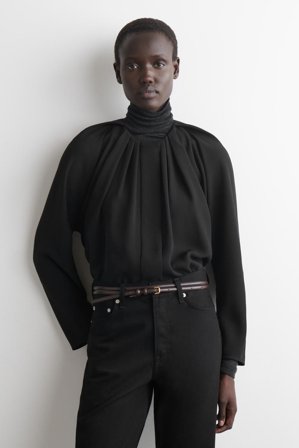 COS Women's Voluminösa Veckad Blus in Svart