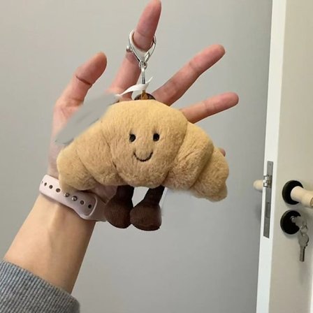 Amuseables Croissant Nøkkelring, Jellycat Serie Plysjleketøy, Søt Hornformet Veskeanheng, Myk Fylt Sjarm Nøkkelring