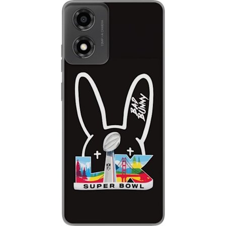 Kompatibel Mobilcover til Motorola Moto E14 Bad Bunny portræt med åben skjorte, tatoveringer og krøllet hår i stilfuld modefotografering