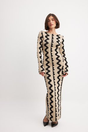 NA-KD Trend Maxi-Strickkleid mit weiten Ärmeln - Langärmlige Maxikleider - Mehrfarbig - L