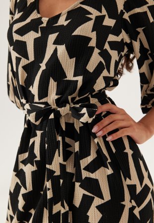 Happy Holly - Structured Puff Sleeve Midi Dress - Kläder - - Bubbleroom