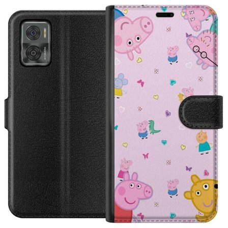 Kompatibel Tegnebogsetui til Motorola Moto E22i Peppa Gris med en baby i armene, morgris motiv i farverig og blød børneillustration med hjerter