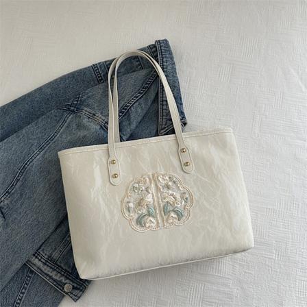 Ny kinesisk stil stor kapacitet taske til kvinder 2024 sommer ny trendy skuldertaske blonde broderet vestlig stil pendler tasken White