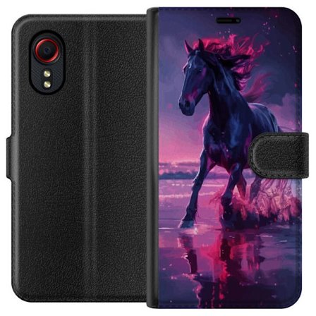 Kompatibelt Plånboksfodral till Samsung Samsung Galaxy Xcover 5 Elegant svart häst som springer genom vatten i lila och rosa ljus, magisk atmosfär,