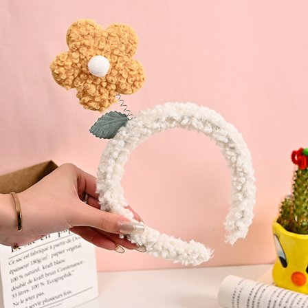 pannband med gul blomma