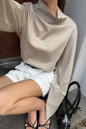 NA-KD - Kraftig topp med traktformet hals - Pologenser - Beige - S (EU 34-36)