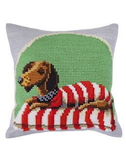 Broderikit Kudde Tax på soffan - Collection D'Art