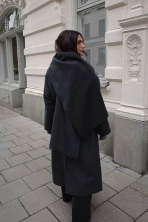 NA-KD Kappa i ullblandning med scarf-detalj - Vinterjackor - Grå - EU 40