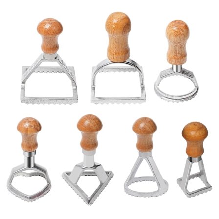 7 stk. kokkeformer, matkvalitet, rustfritt stål, forskjellige former, trehåndtak, bakverk, pressform, deigklyping, pregeapparat, ravioli-skjærer, 