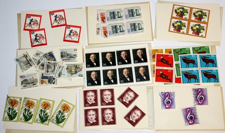 Berlin - Lot med dubletter i 1 mindre lagermappe og 134 poser